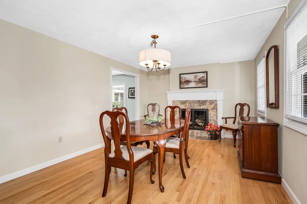 31 Hyacinth Drive Nashua NH 03062