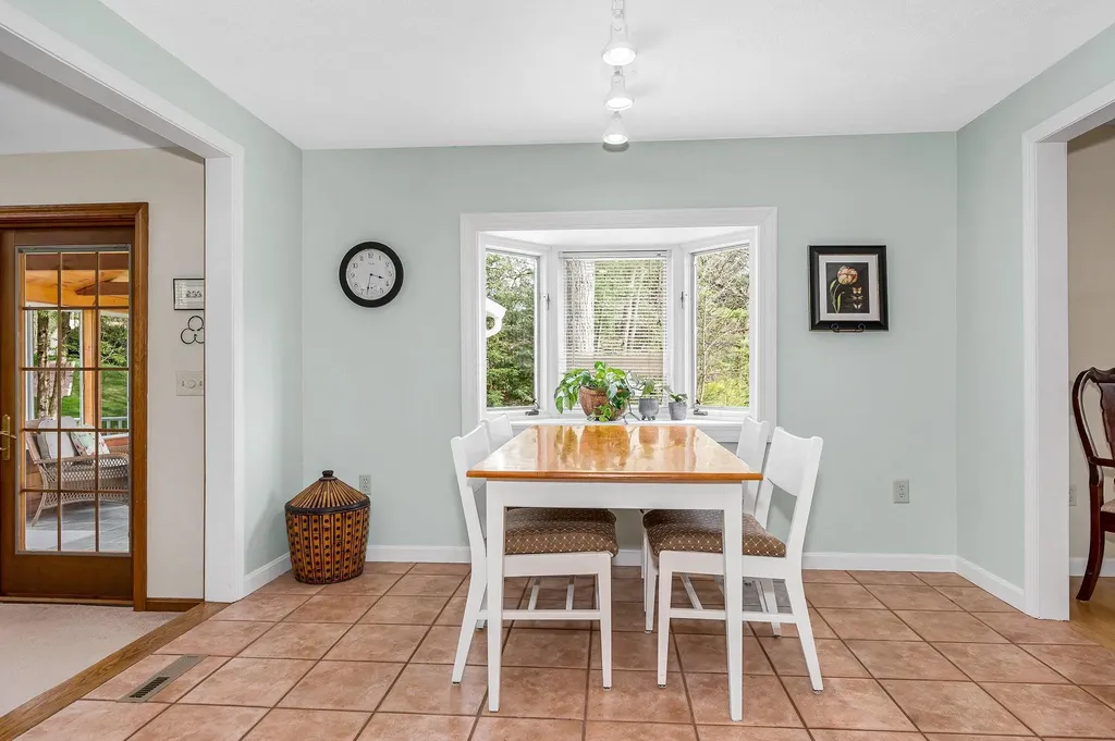 31 Hyacinth Drive Nashua NH 03062