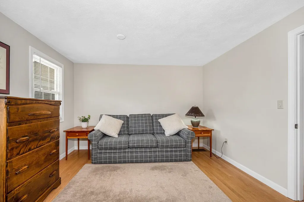 31 Hyacinth Drive Nashua NH 03062
