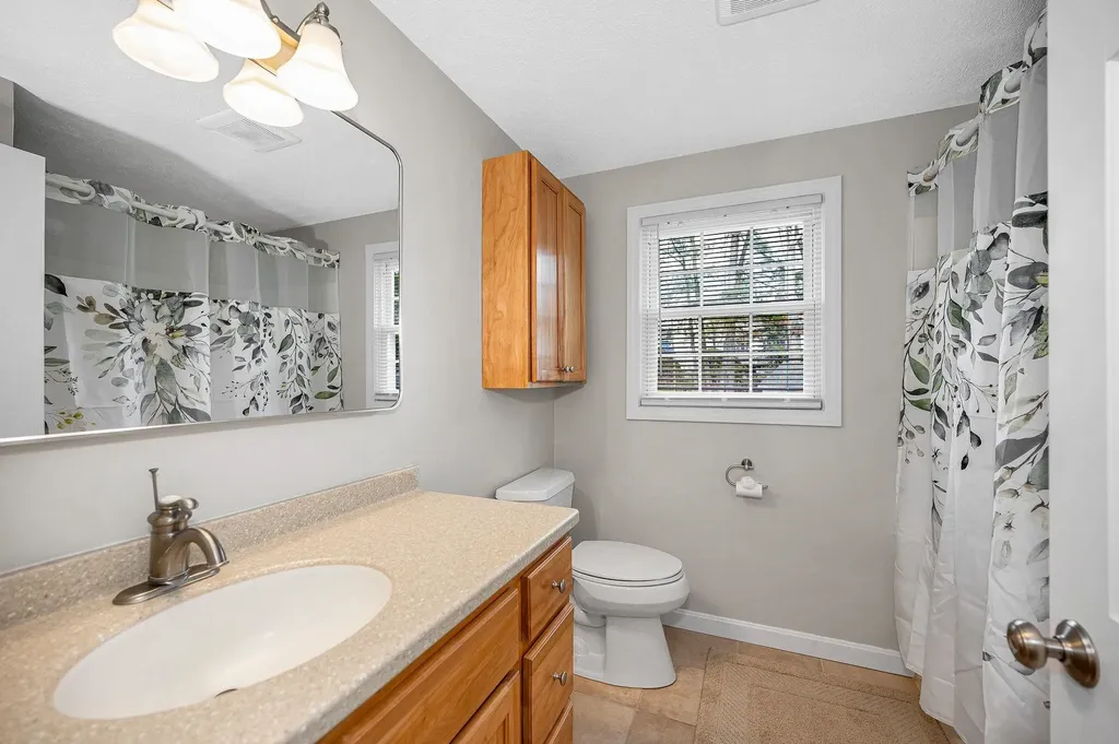 31 Hyacinth Drive Nashua NH 03062