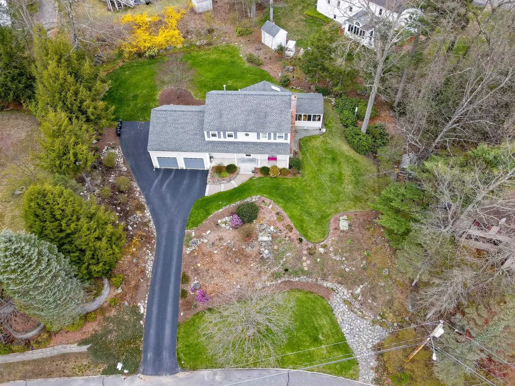 31 Hyacinth Drive Nashua NH 03062