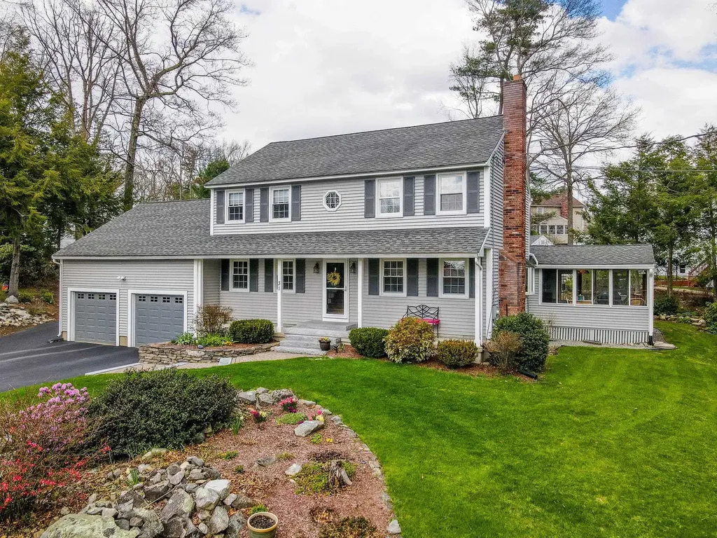 31 Hyacinth Drive Nashua NH 03062