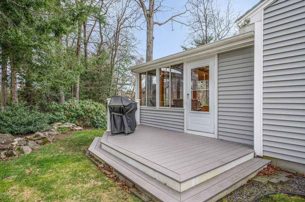 31 Hyacinth Drive Nashua NH 03062