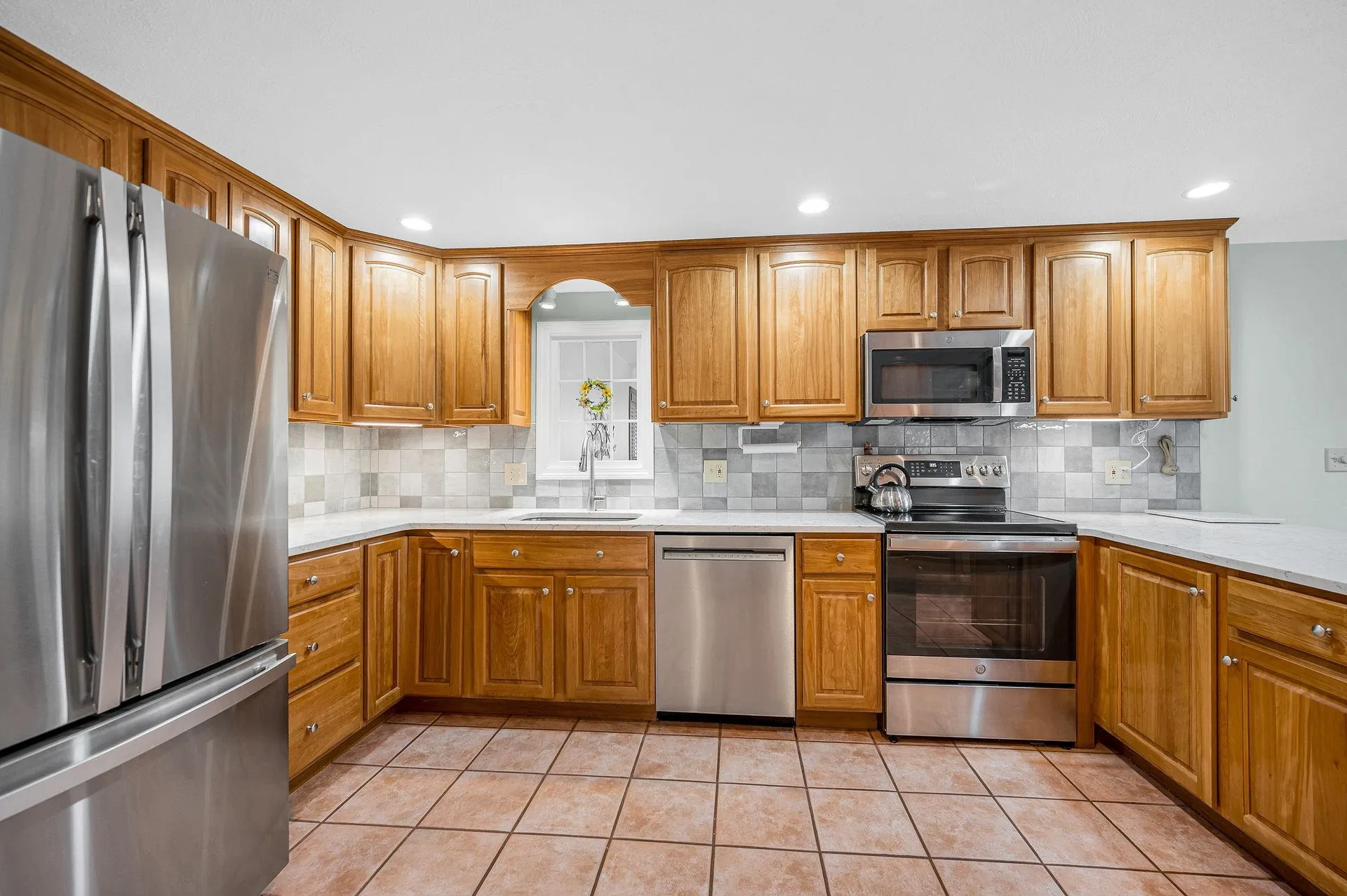 31 Hyacinth Drive Nashua NH 03062