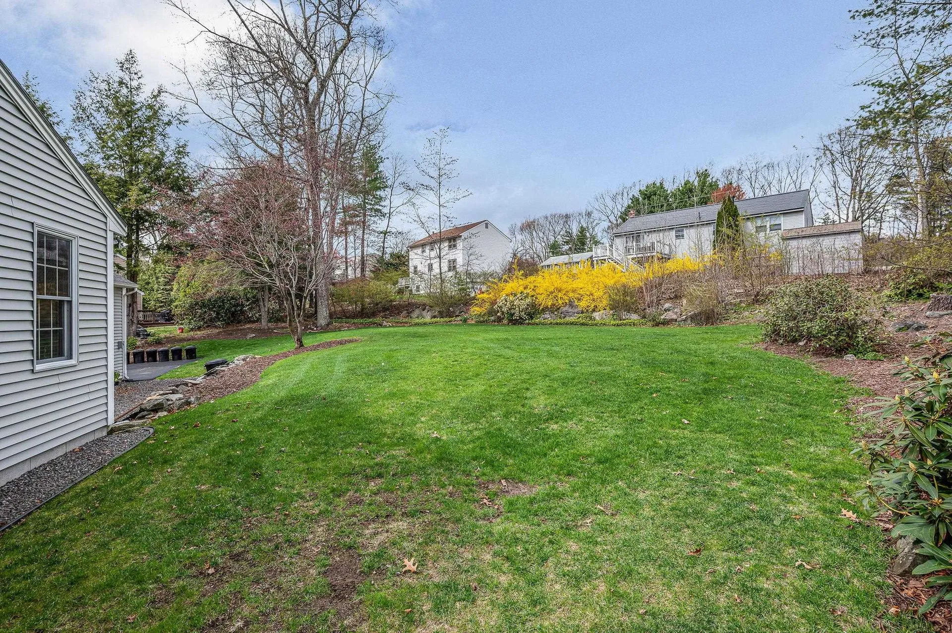 31 Hyacinth Drive Nashua NH 03062