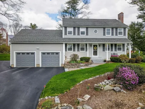 31 Hyacinth Drive Nashua NH 03062