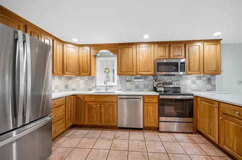 31 Hyacinth Drive Nashua NH 03062