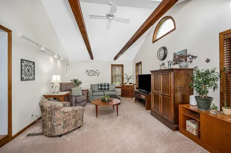 31 Hyacinth Drive Nashua NH 03062
