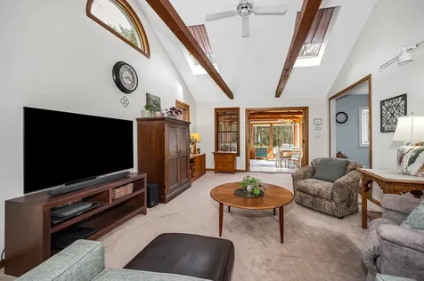 31 Hyacinth Drive Nashua NH 03062
