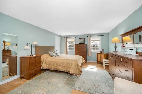31 Hyacinth Drive Nashua NH 03062