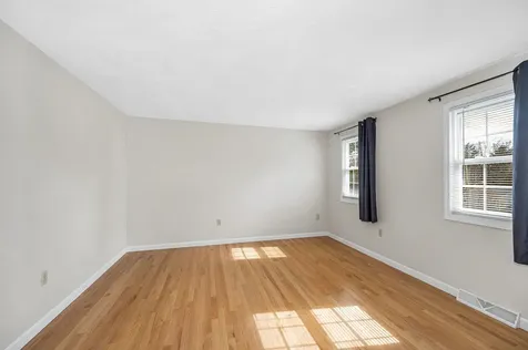 31 Hyacinth Drive Nashua NH 03062