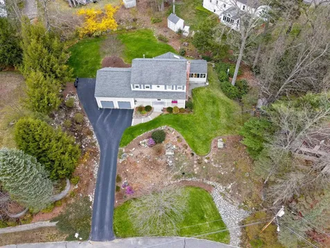 31 Hyacinth Drive Nashua NH 03062