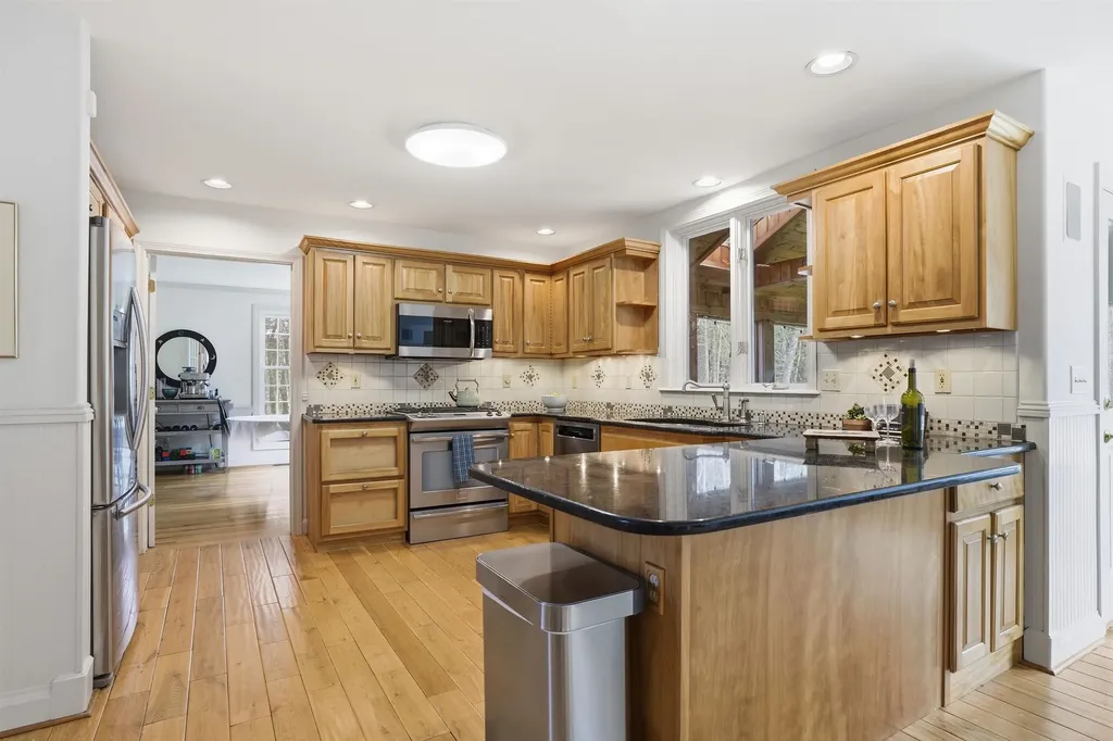 28 Wright Acres Road Bedford NH 03110