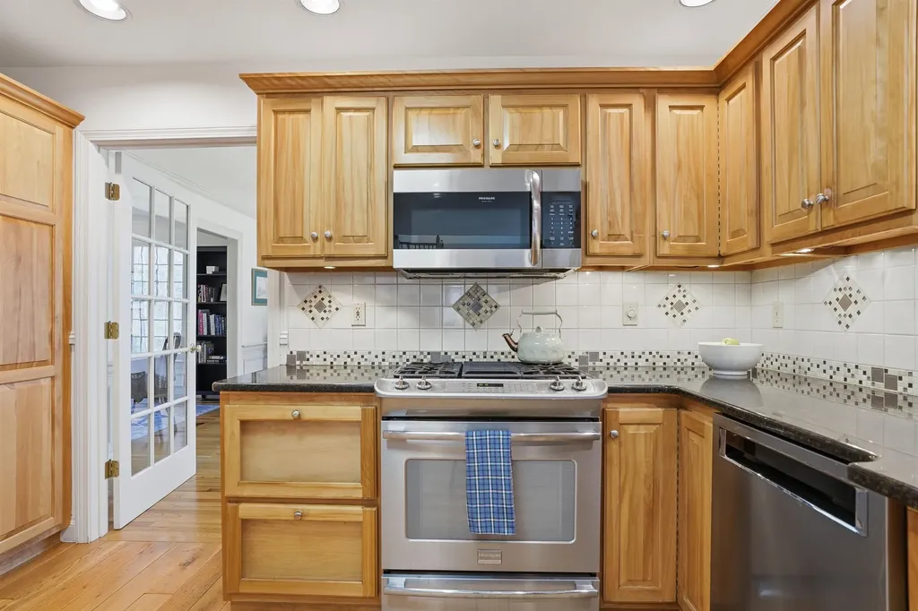 28 Wright Acres Road Bedford NH 03110