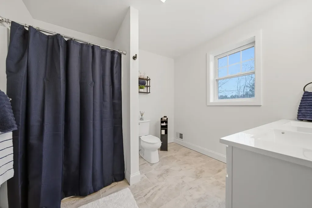19 Biggs Avenue Epping NH 03042