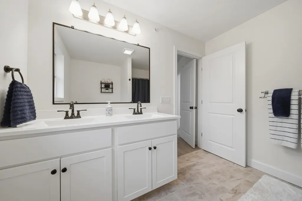 19 Biggs Avenue Epping NH 03042