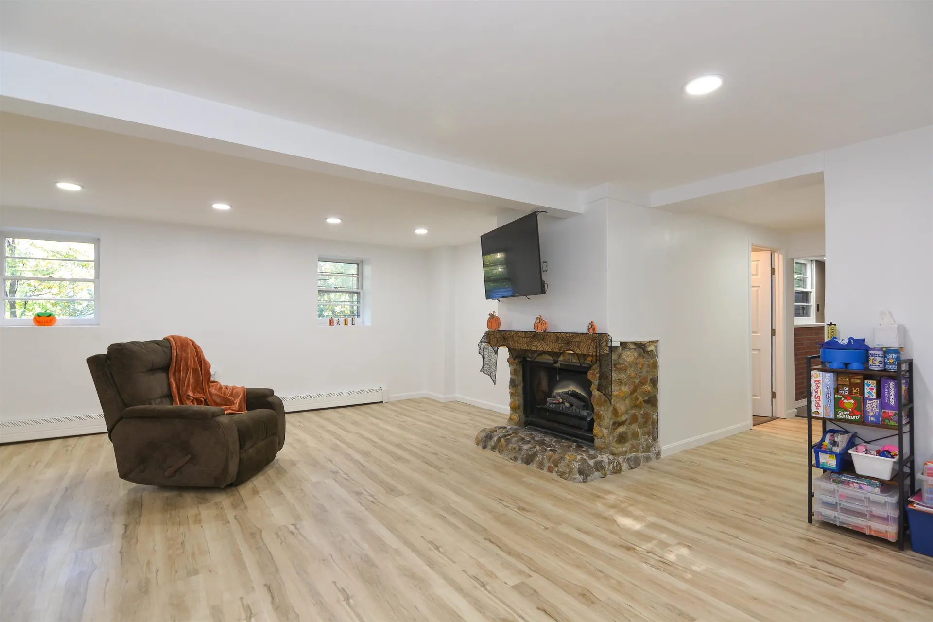 183 Chester Road Derry NH 03038