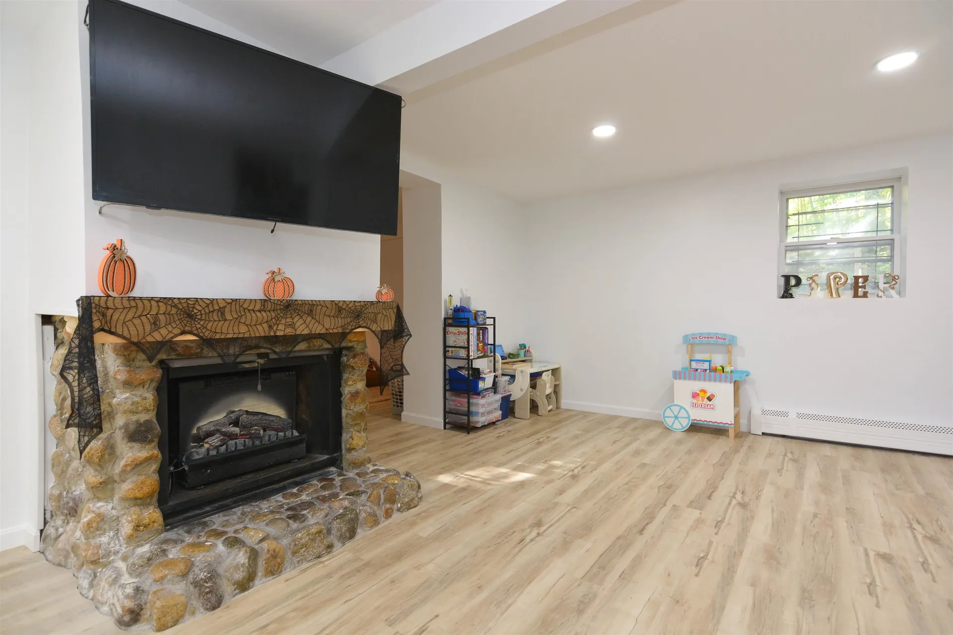 183 Chester Road Derry NH 03038