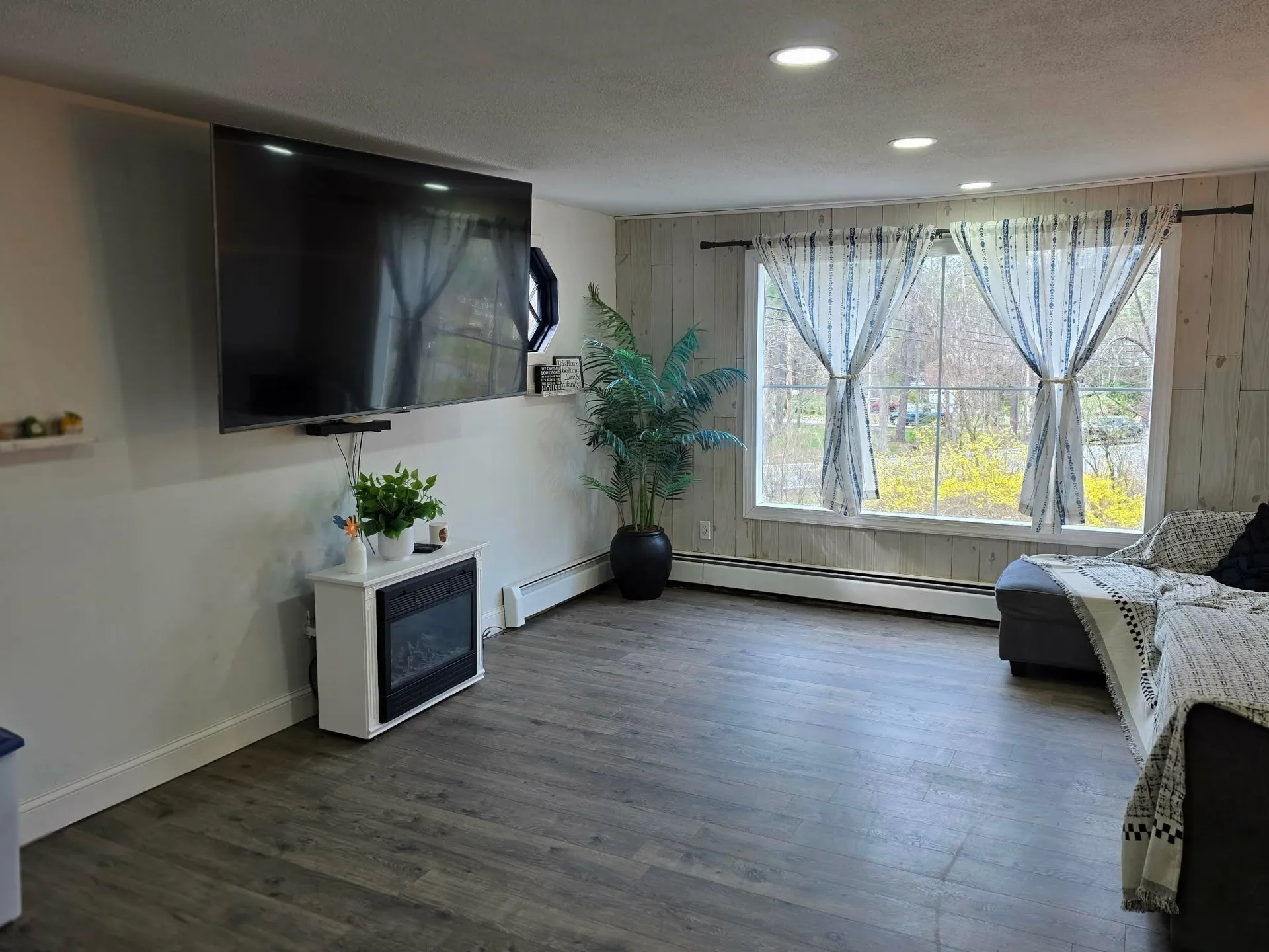 183 Chester Road Derry NH 03038