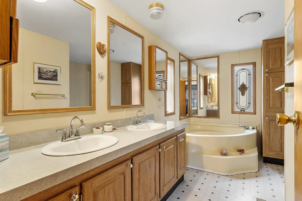 53 Oak Drive North Hampton NH 03862