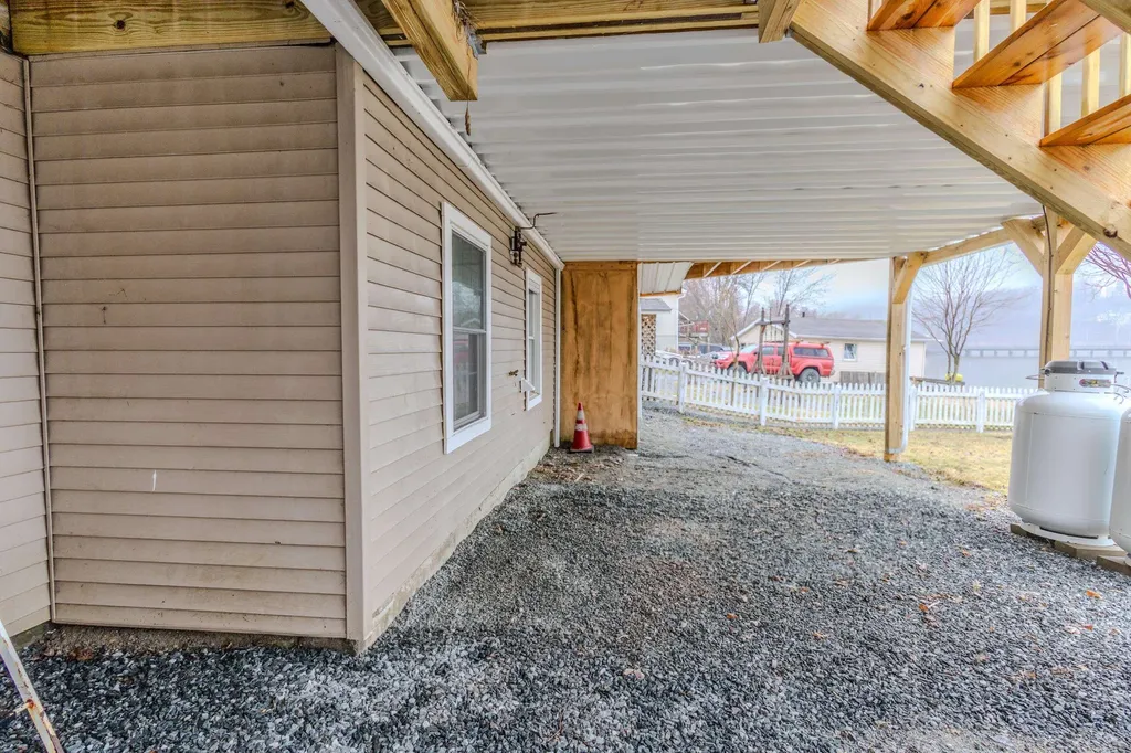 326 Glen Road Newport City VT 05855