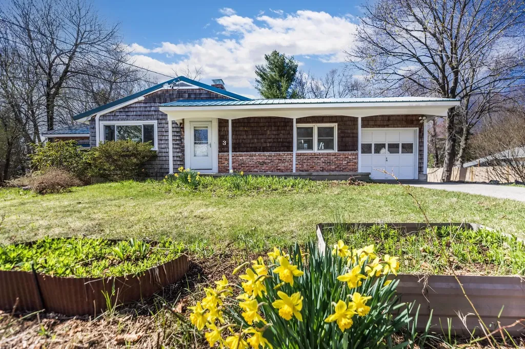 3 Mark Avenue Stratham NH 03885
