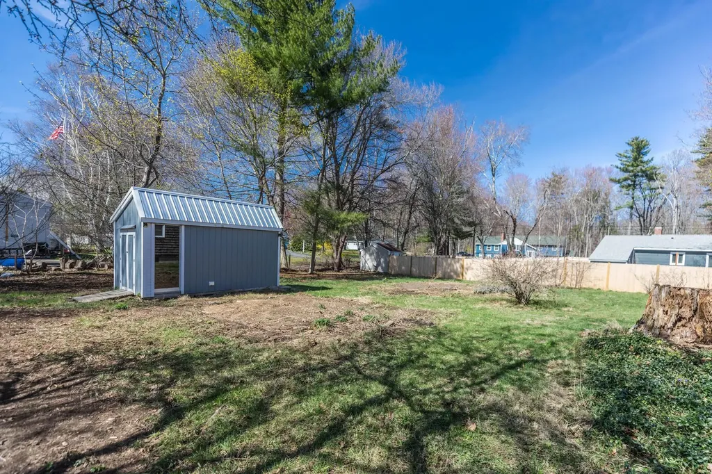 3 Mark Avenue Stratham NH 03885