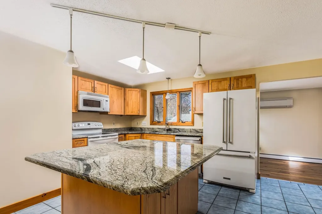 3 Mark Avenue Stratham NH 03885