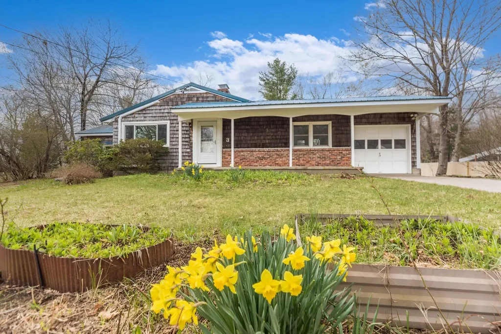 3 Mark Avenue Stratham NH 03885
