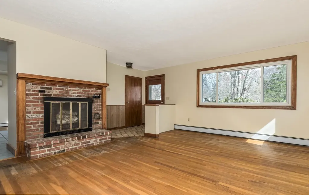 3 Mark Avenue Stratham NH 03885