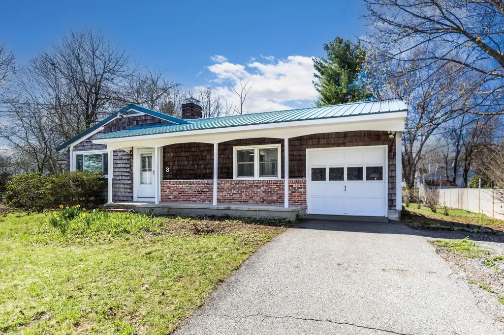3 Mark Avenue Stratham NH 03885