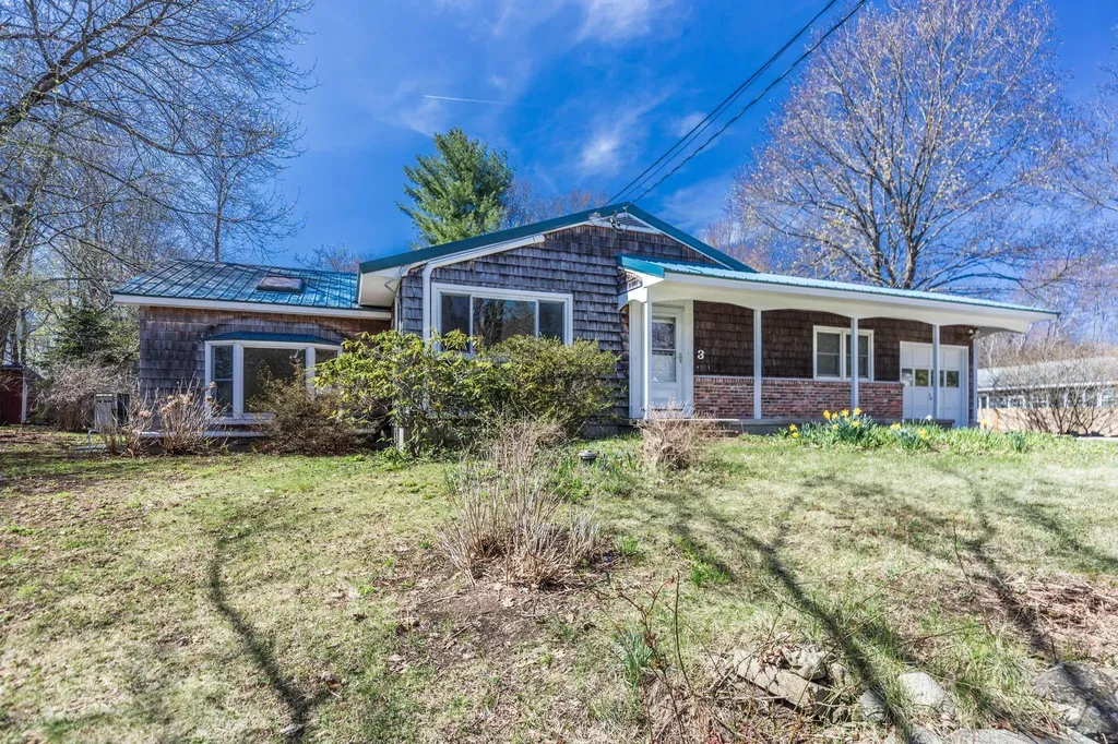3 Mark Avenue Stratham NH 03885