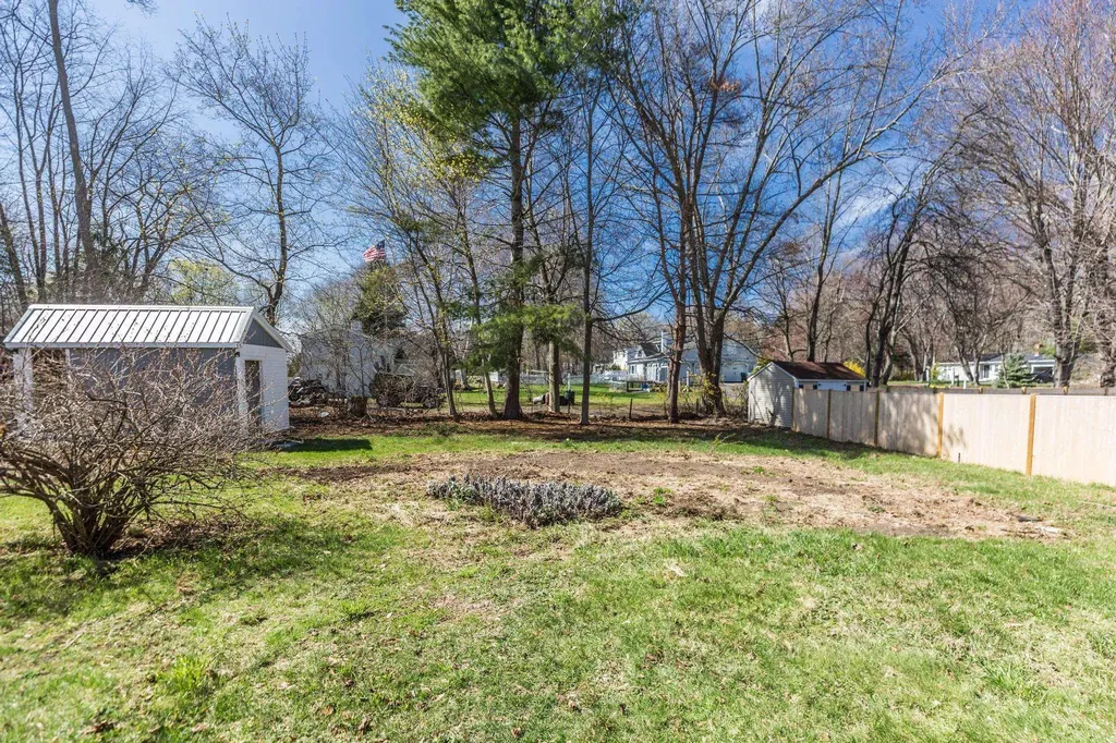 3 Mark Avenue Stratham NH 03885