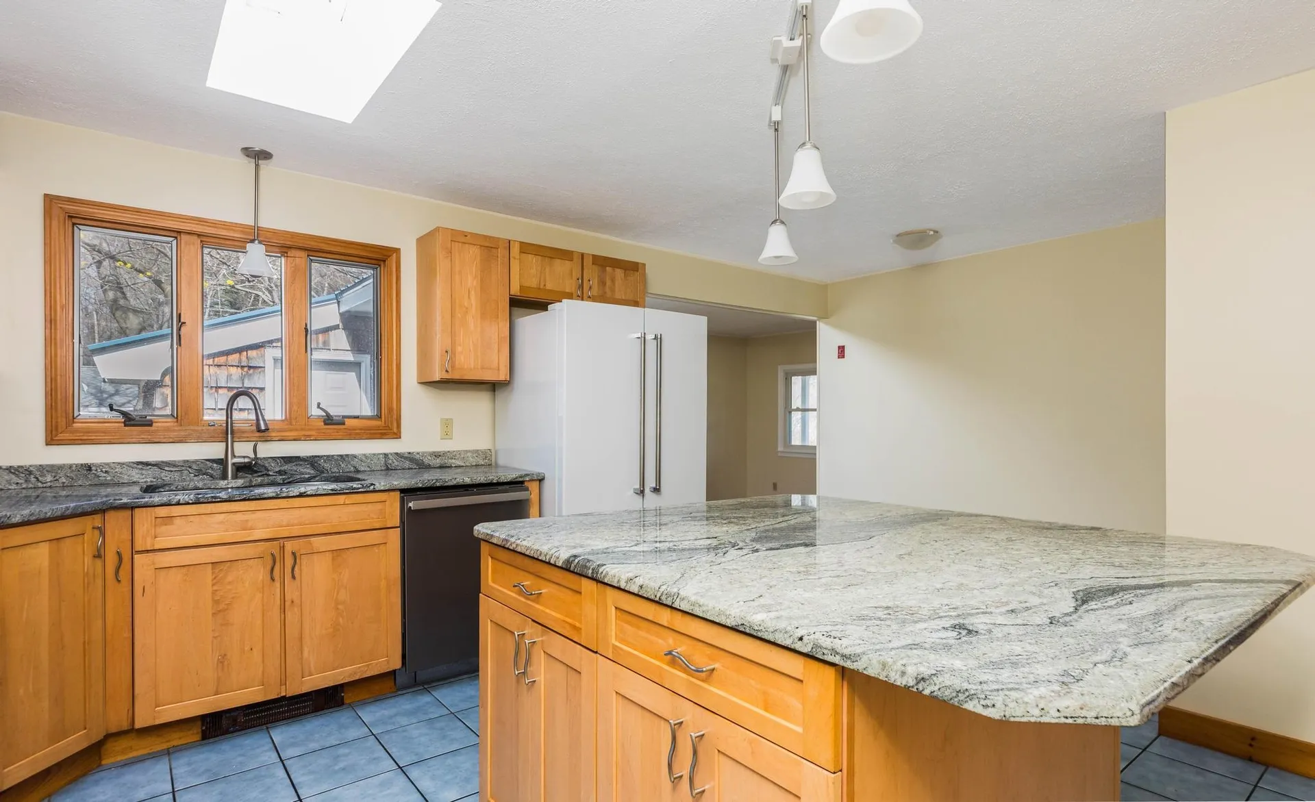 3 Mark Avenue Stratham NH 03885