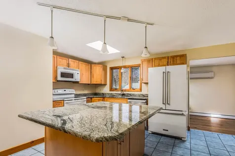 3 Mark Avenue Stratham NH 03885