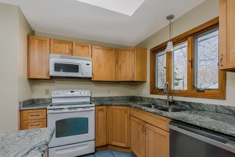 3 Mark Avenue Stratham NH 03885