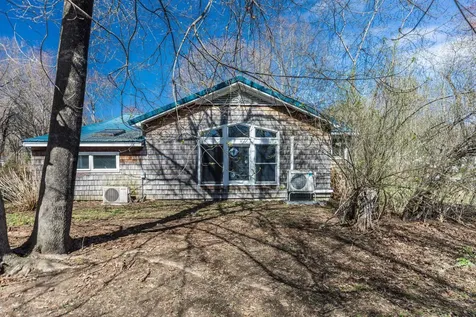 3 Mark Avenue Stratham NH 03885