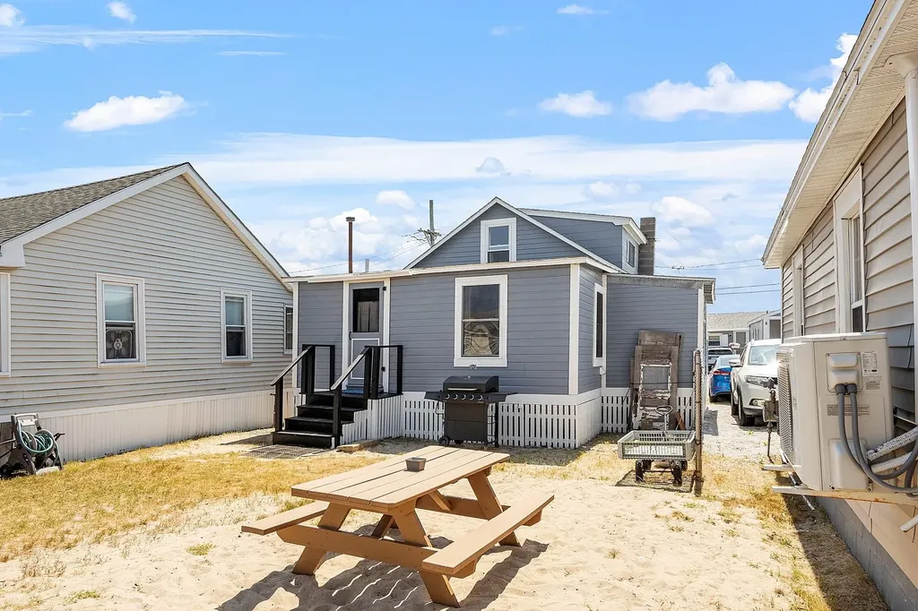 22-24 Perkins Avenue Hampton NH 03842