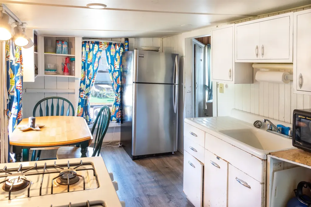 22-24 Perkins Avenue Hampton NH 03842