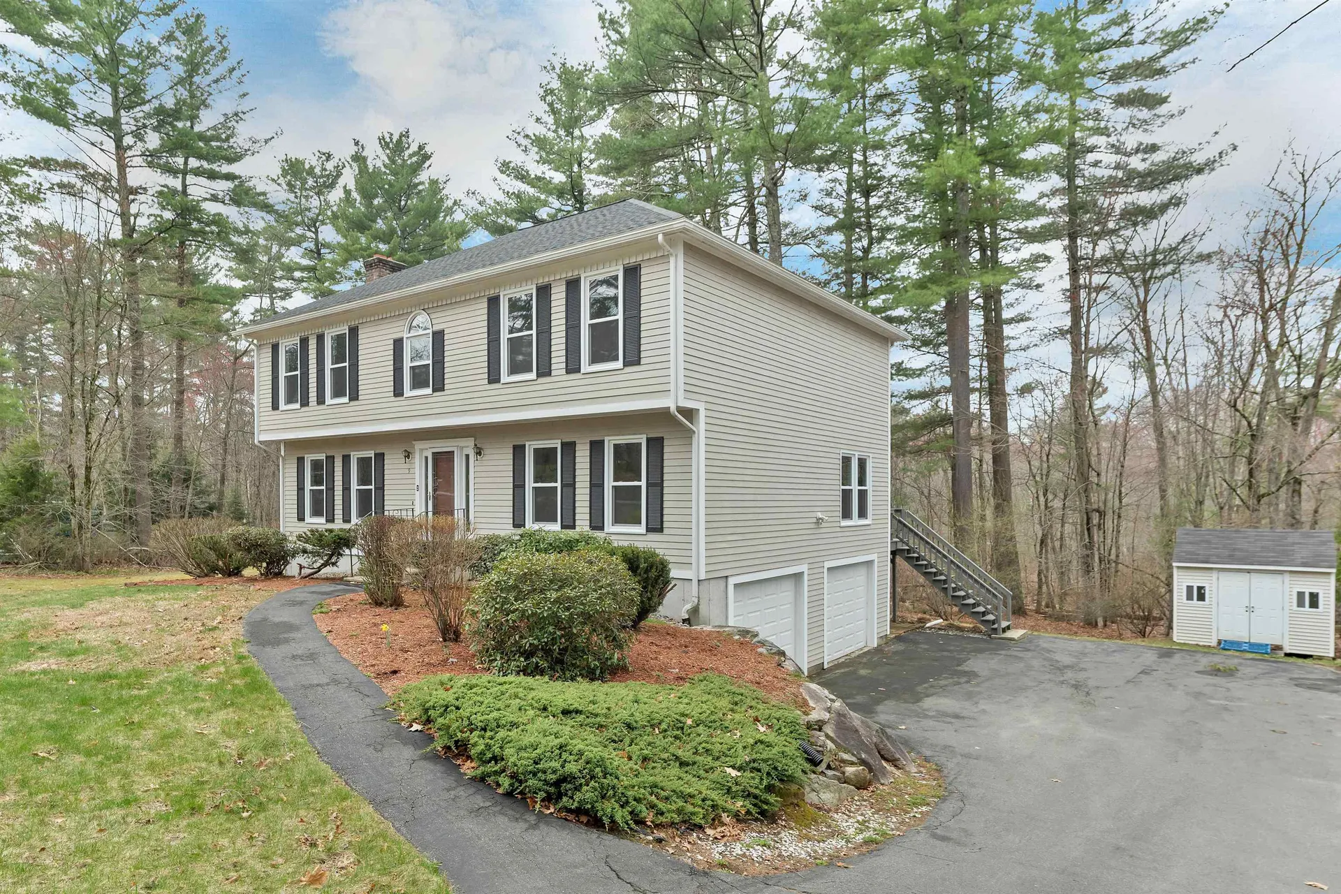 9 Isabella Drive Londonderry NH 03053