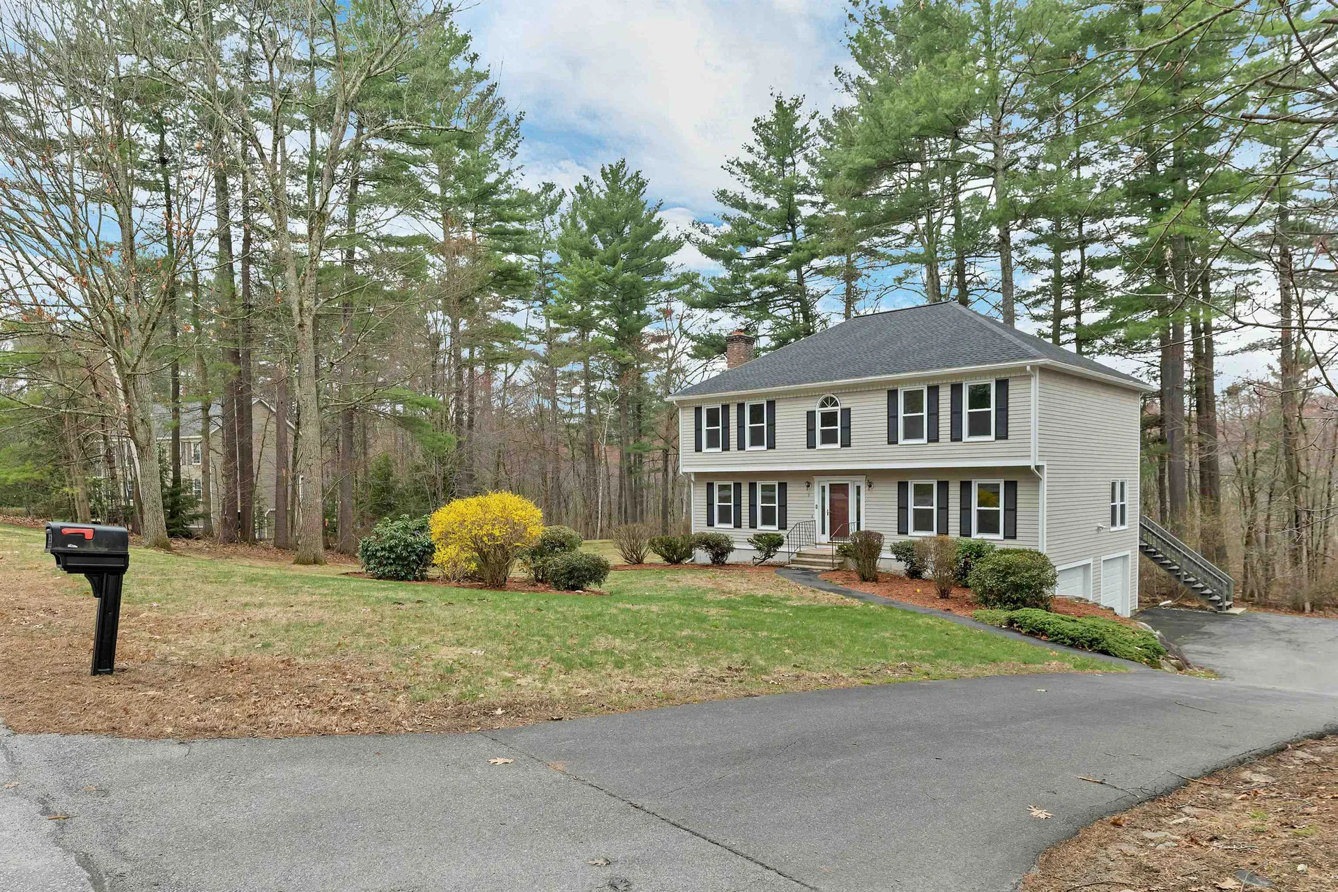 9 Isabella Drive Londonderry NH 03053