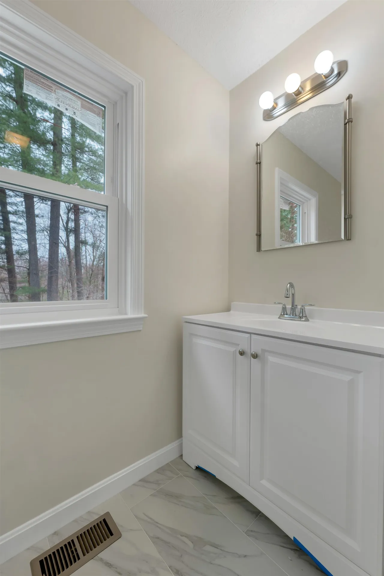 9 Isabella Drive Londonderry NH 03053