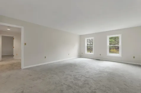 9 Isabella Drive Londonderry NH 03053