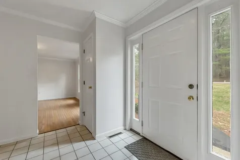 9 Isabella Drive Londonderry NH 03053