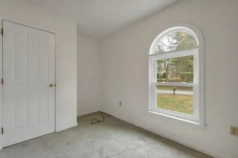 9 Isabella Drive Londonderry NH 03053