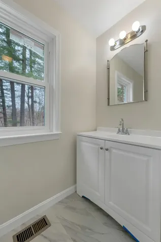 9 Isabella Drive Londonderry NH 03053