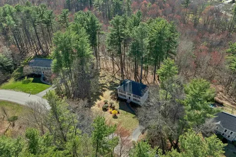 9 Isabella Drive Londonderry NH 03053