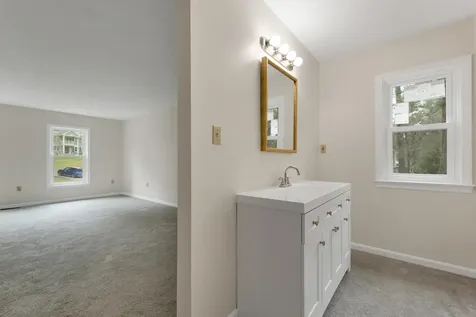 9 Isabella Drive Londonderry NH 03053