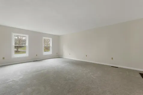 9 Isabella Drive Londonderry NH 03053