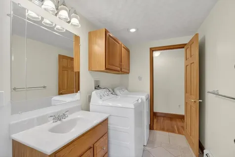 13 Darryl Lane Salem NH 03079